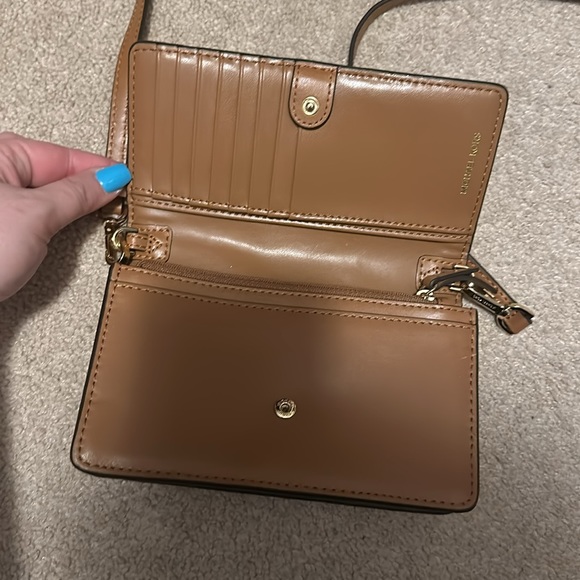 Gently used Michael Kors Jet Set Small Logo Convertible purse! - Picture 3 of 8